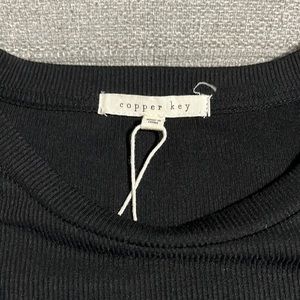 Black ribbed shirt L